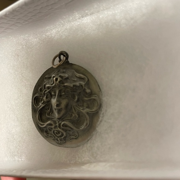 Art Nouveau Pewter Pendant ♥️ - Picture 2 of 3
